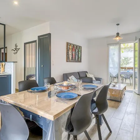 3 Bedroom Cozy In 別荘